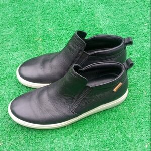 Ecco soft 7 leather bootie size 6